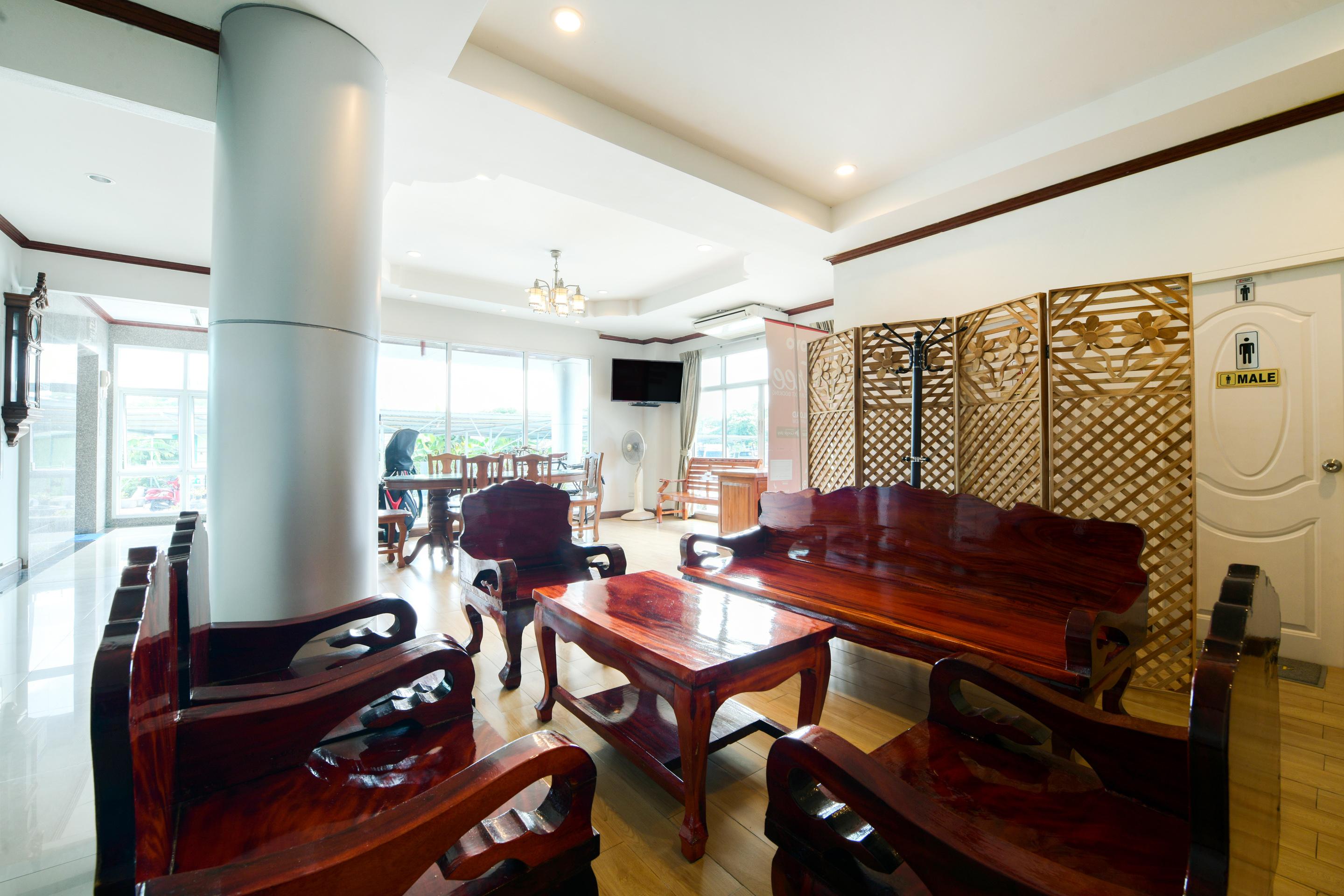 Oyo 350 Mae Saeng Place Si Racha Exterior foto