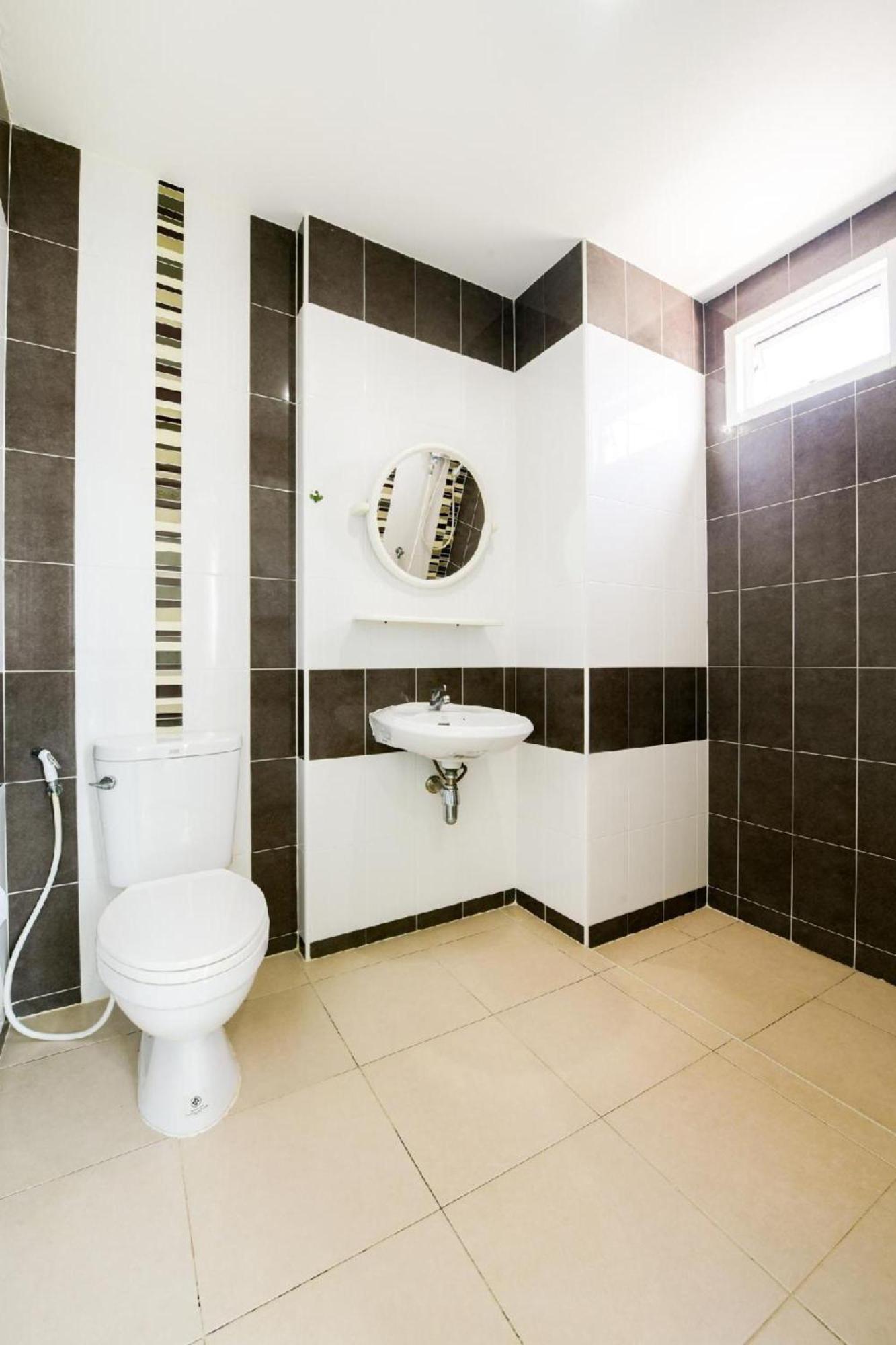 Oyo 350 Mae Saeng Place Si Racha Exterior foto